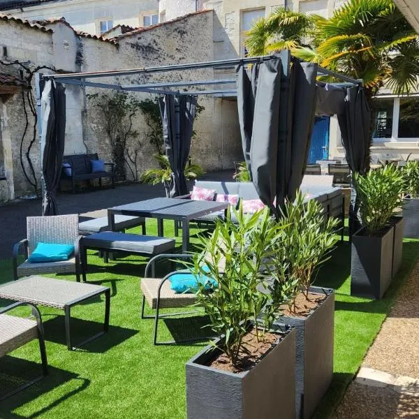 Cit'Hotel Le Cheval Blanc Cognac Centre，位于科涅克的酒店