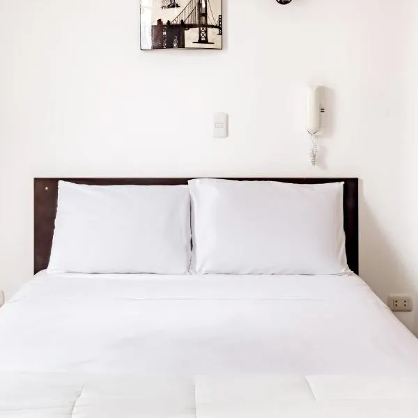 ESCALA BUSINESS HOTEL，位于齐克拉约的酒店