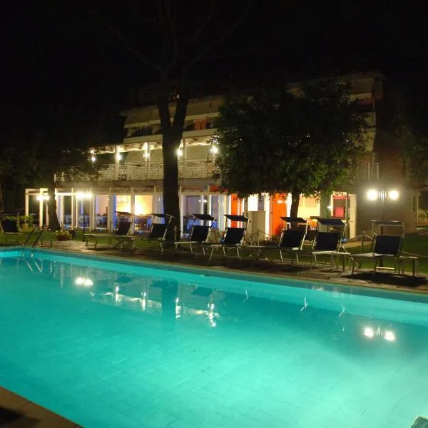 赫米蒂奇酒店，位于马里纳迪马萨的酒店