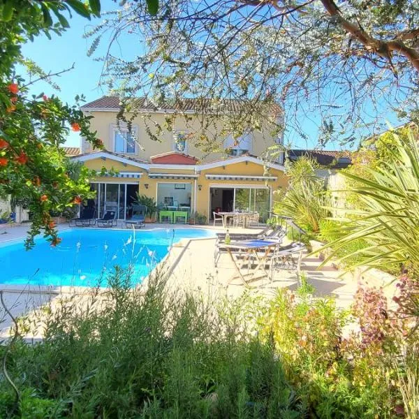 Bienvenue chez Lilaroma，位于梅里尼亚克的酒店