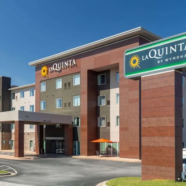 La Quinta Inn & Suites by Wyndham Augusta Fort Eisenhower，位于贝莱尔的酒店