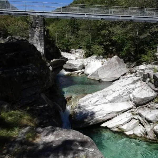 Rustico Cà Laura，位于Brione的酒店