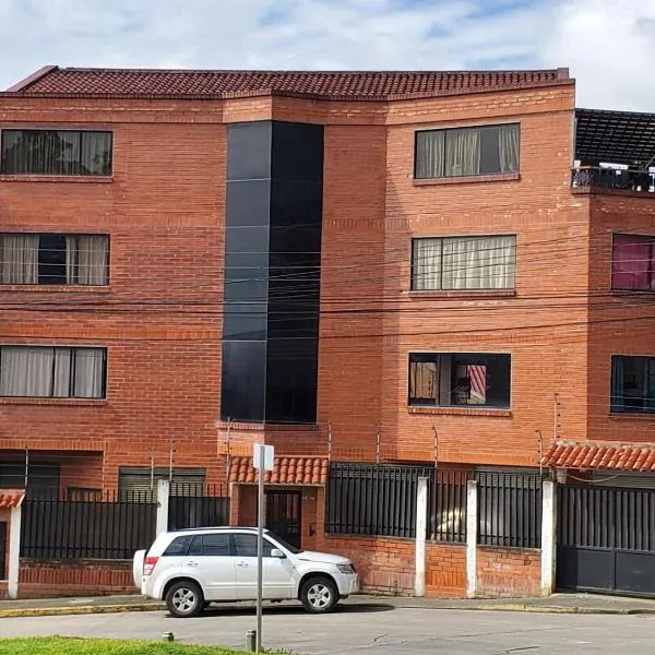 Departamento en Cuenca, 3 Habitaciones y parqueo gratis，位于昆卡的酒店