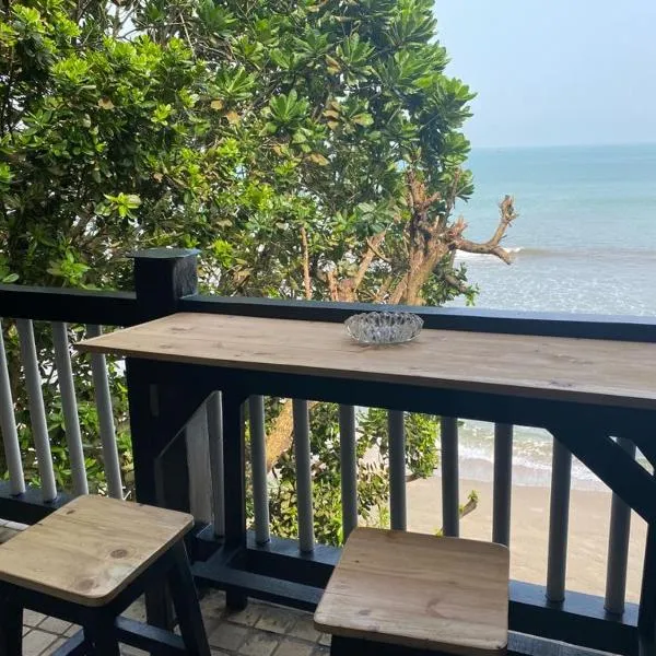 ocean view studio room by hello beach，位于Sukarame的酒店