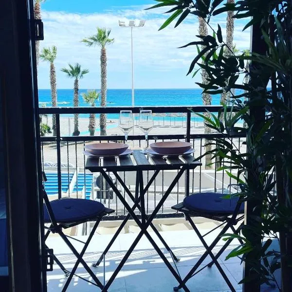 BALCON PLAYA Y PARKING Puerta Mar PONDOS，位于阿尔姆尼卡的酒店