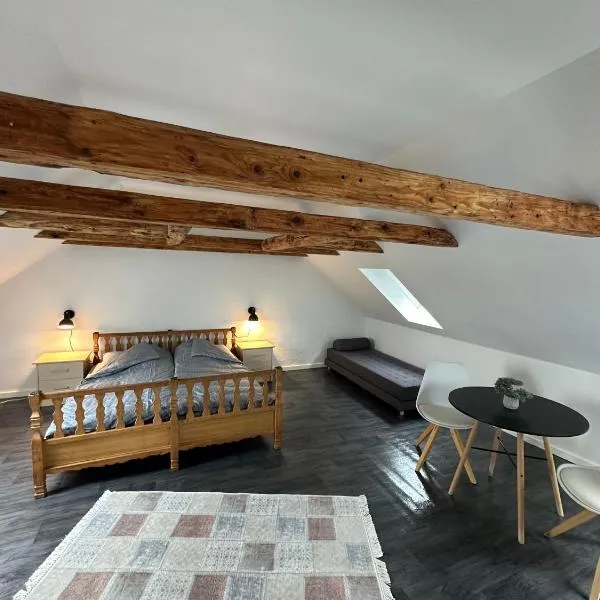 Attic Room，位于Lille Kongsmark的酒店