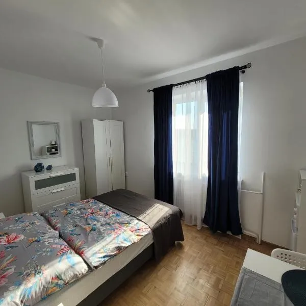 APARTAMENTY i Pokoje Gościnne ZOSIA，位于雅罗斯瓦维茨的酒店