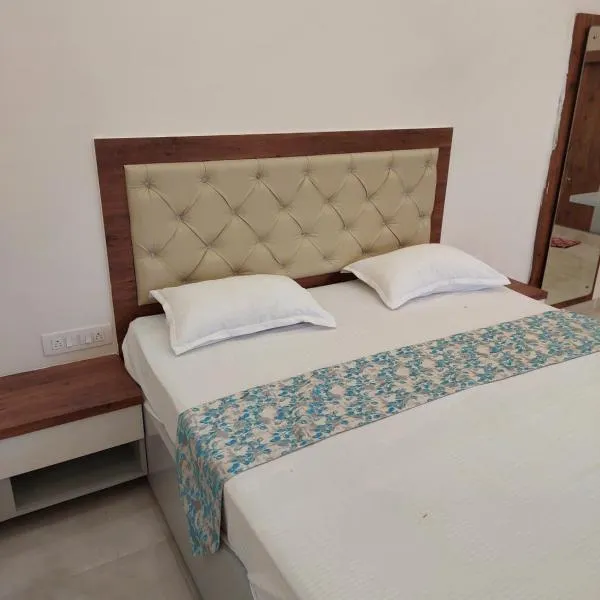 Hotel Aastha & Banquets，位于巴特那的酒店