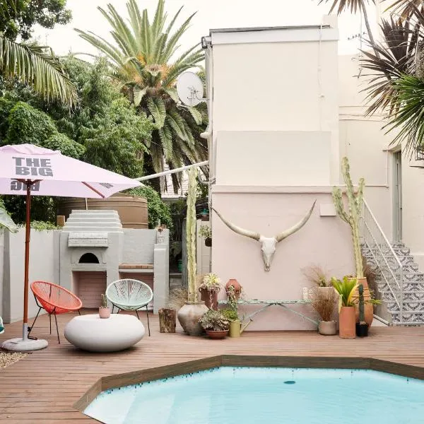 THE BIG - Luxury Backpackers，位于开普敦的酒店