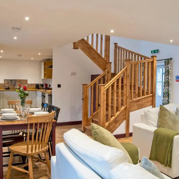 Stainsborough Hall Holiday Cottages，位于Wirksworth的酒店