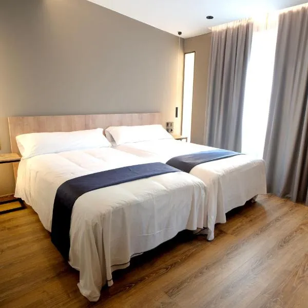 HOTEL RIO LEA，位于Castro de Rey的酒店