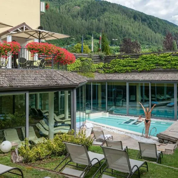 Alpholiday Dolomiti Wellness & Family Hotel，位于马累的酒店