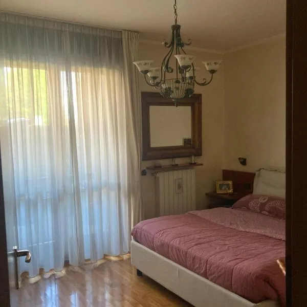 B&B Isabella Home 3 Camere private in appartamento condiviso，位于切萨诺马代尔诺的酒店