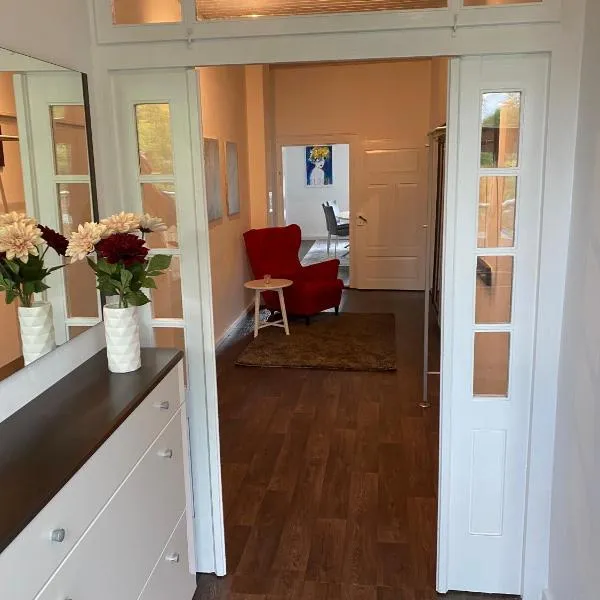 Große Dachgeschosswohnung Arnstadt，位于阿恩施塔特的酒店