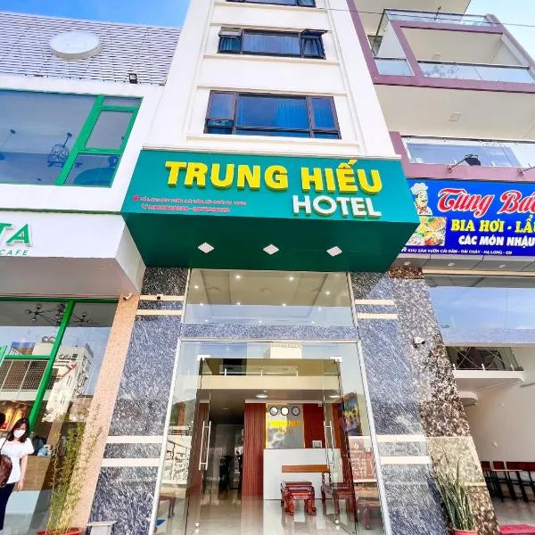 Hotel trung hiếu，位于下龙湾的酒店