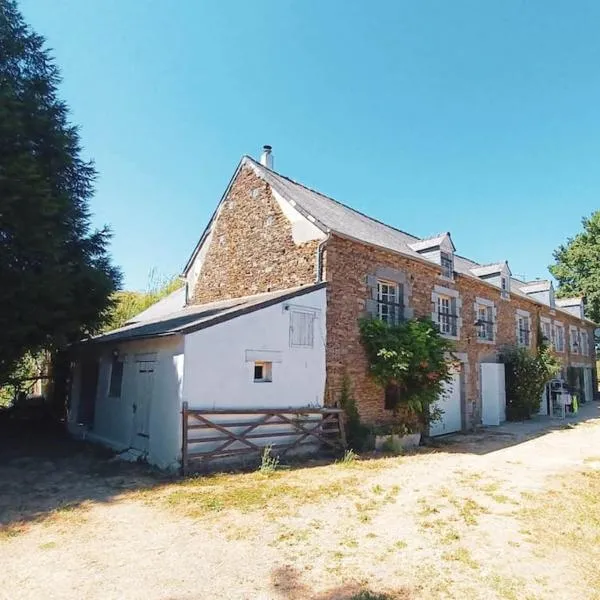 Gîte de charme, au calme sur jardin arboré.，位于Plesder的酒店