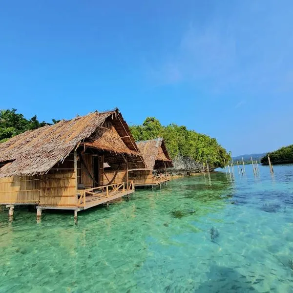 GAM BAY bungalow's，位于Pulau Mansuar的酒店