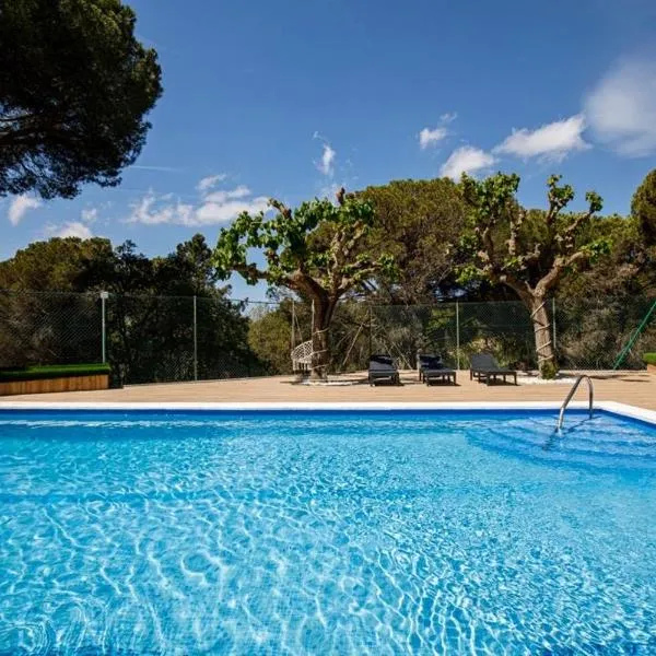 Maravillosa casa con piscina grande y bosque，位于托尔德拉的酒店