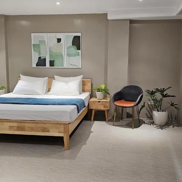 Spacious 5-bedroom, 4-bath townhouse in Legazpi City，位于黎牙实比的酒店