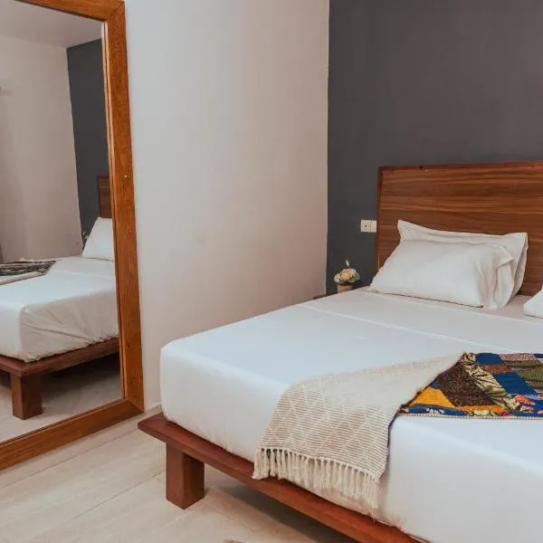 Ahomé Guest house & Lounge，位于洛美的酒店