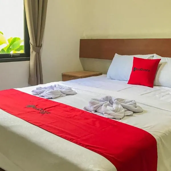 RedDoorz Syariah near Stasiun Madiun 2,位于茉莉芬的酒店