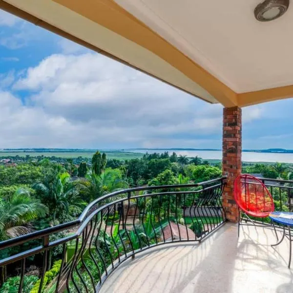 Victoria Breeze Suites, Entebbe，位于恩德培的酒店