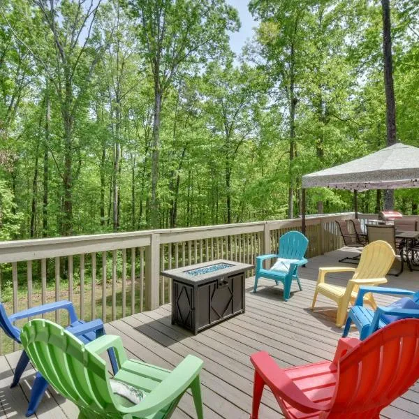 ‘The Lake Place’ Cabin w/ Golf Cart & Free Kayaks!，位于Lavonia的酒店