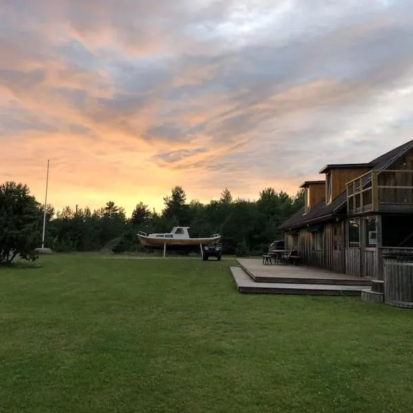 Privaatne mereäärne maamaja tõeliseks puhkuseks!，位于Emmaste的酒店