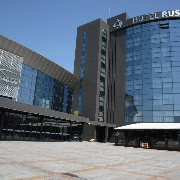 Hotel Russia，位于Jurumleri的酒店