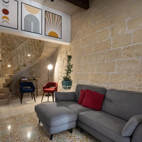 Authentic Maltese 2-bedroom House with Terrace，位于Żejtun的酒店