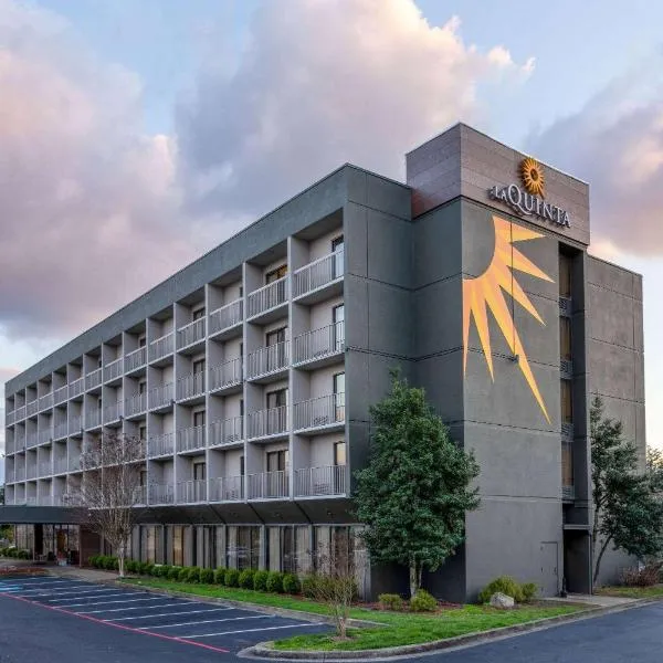 La Quinta Inn & Suites by Wyndham Kingsport TriCities Airport，位于Bluff City的酒店