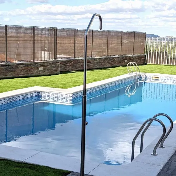 La Martela de Segura Apartamento rural piscina，位于Segura de León的酒店