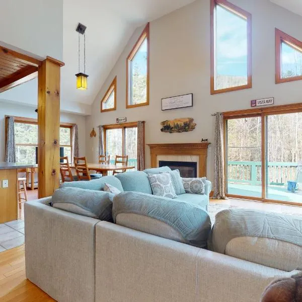 White Mountains Chalet by Mirror Lake，位于北伍德斯托克的酒店