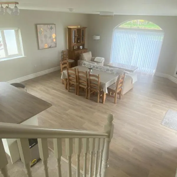 Ard Alainn Lodge, Adorable Setting, scenic views，位于Grange的酒店