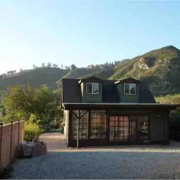 Malibu Peaceful Cottage, Near Beach & Hiking Trails，位于马里布的酒店