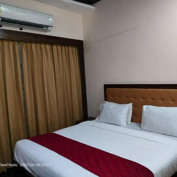 Sivamurugan Hotels，位于Tribhuvanam的酒店