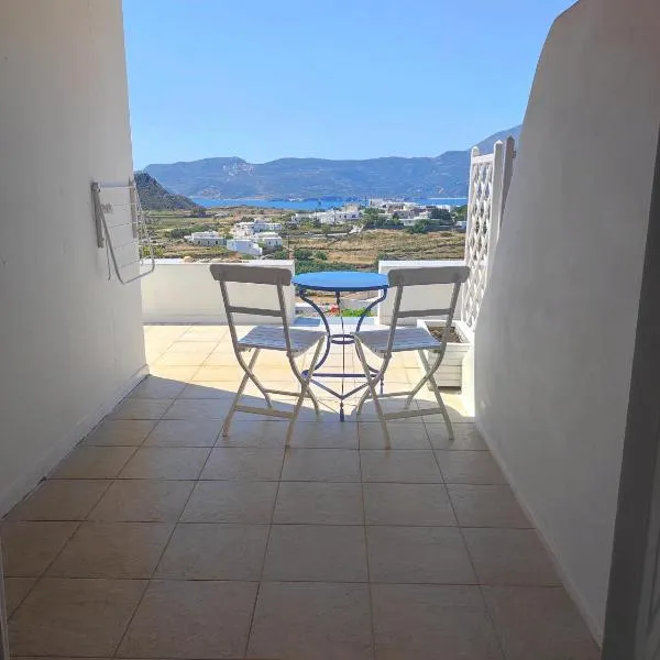 Georgia Rooms Milos，位于普拉卡米洛斯的酒店