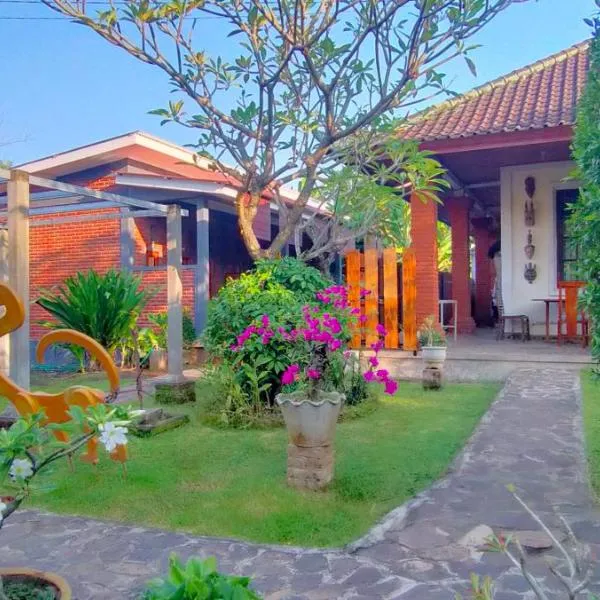 Tunjung guest house lovina beach，位于布莱伦的酒店