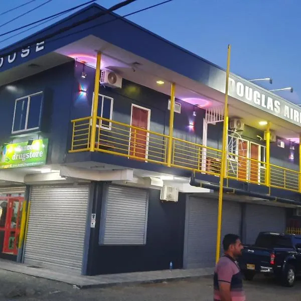 Douglas Airport Guesthouse，位于Zanderij的酒店