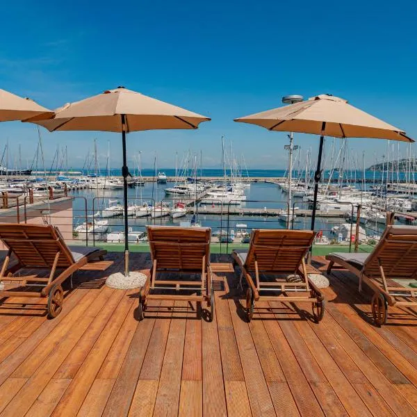 L'Isola Del Postino Rooms，位于普罗奇达的酒店