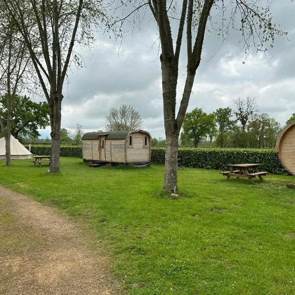 Camping de Messeugne，位于Chérizet的酒店