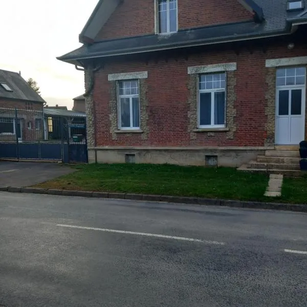 Gite 7pers 3 chambres，位于Bouvincourt-en-Vermandois的酒店
