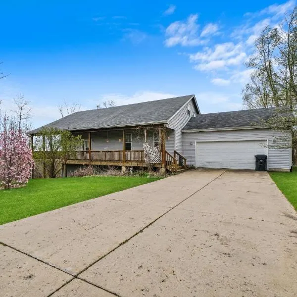 Beautiful home in Beach Park IL，位于Beach Park的酒店