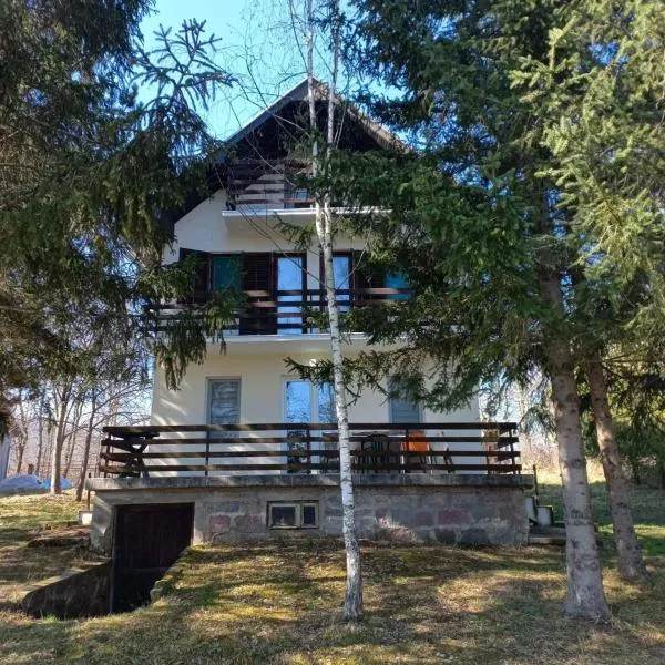 Kuća Sarić, Gružansko jezero，位于Knić的酒店