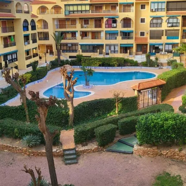 Apartamento Luna Blanca, La Mata, 300 m from the sea and sandy beach plus swimming pool，位于拉马他的酒店