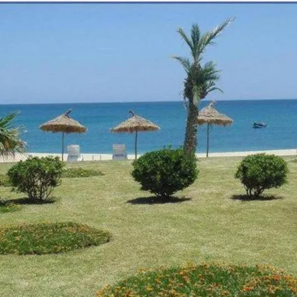 Bel appartement refait à neuf Bahia Smir，位于弗尼迪克的酒店