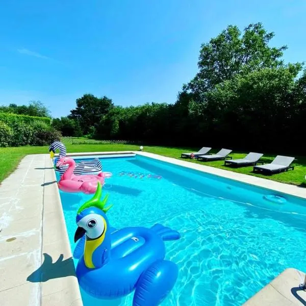 Maison avec piscine au calme，位于Saint-Symphorien的酒店