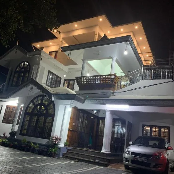 MUNNAR FALCUNS，位于Anachal的酒店