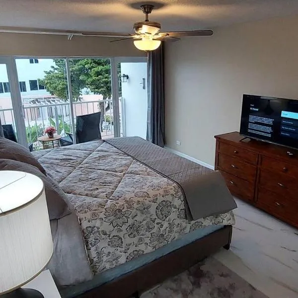 Nassau Harbour Cozy 2 bedroom Condo，位于拿骚的酒店