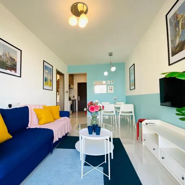 SeaView 2-bedroom Fully Furnished Apartment Forest City #freeWIFI，位于振林山的酒店